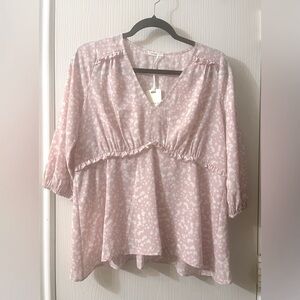 🛍️Robin K Boutique Small Chic Blush V-Neck Blouse